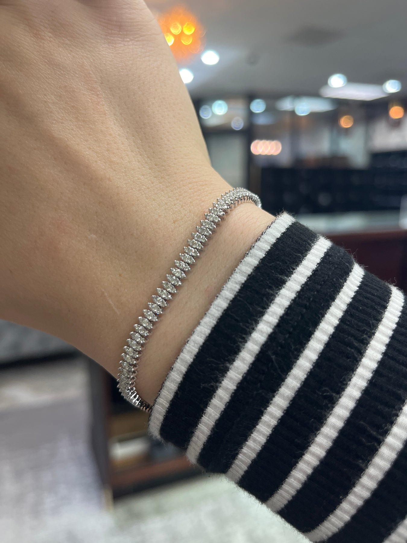 14K WHITE GOLD DIAMOND MARQUISE ILLUSION TENNIS BRACELET